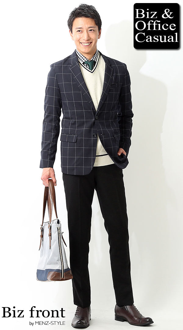 ネイビーチェック柄テーラードジャケット×ホワイトセーター×チェック