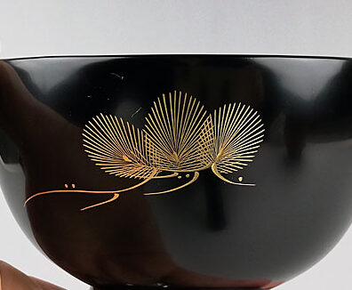 輪島塗 丸形汁椀 松沈金（黒） – 漆陶舗あらき 輪島塗 九谷焼 山中塗