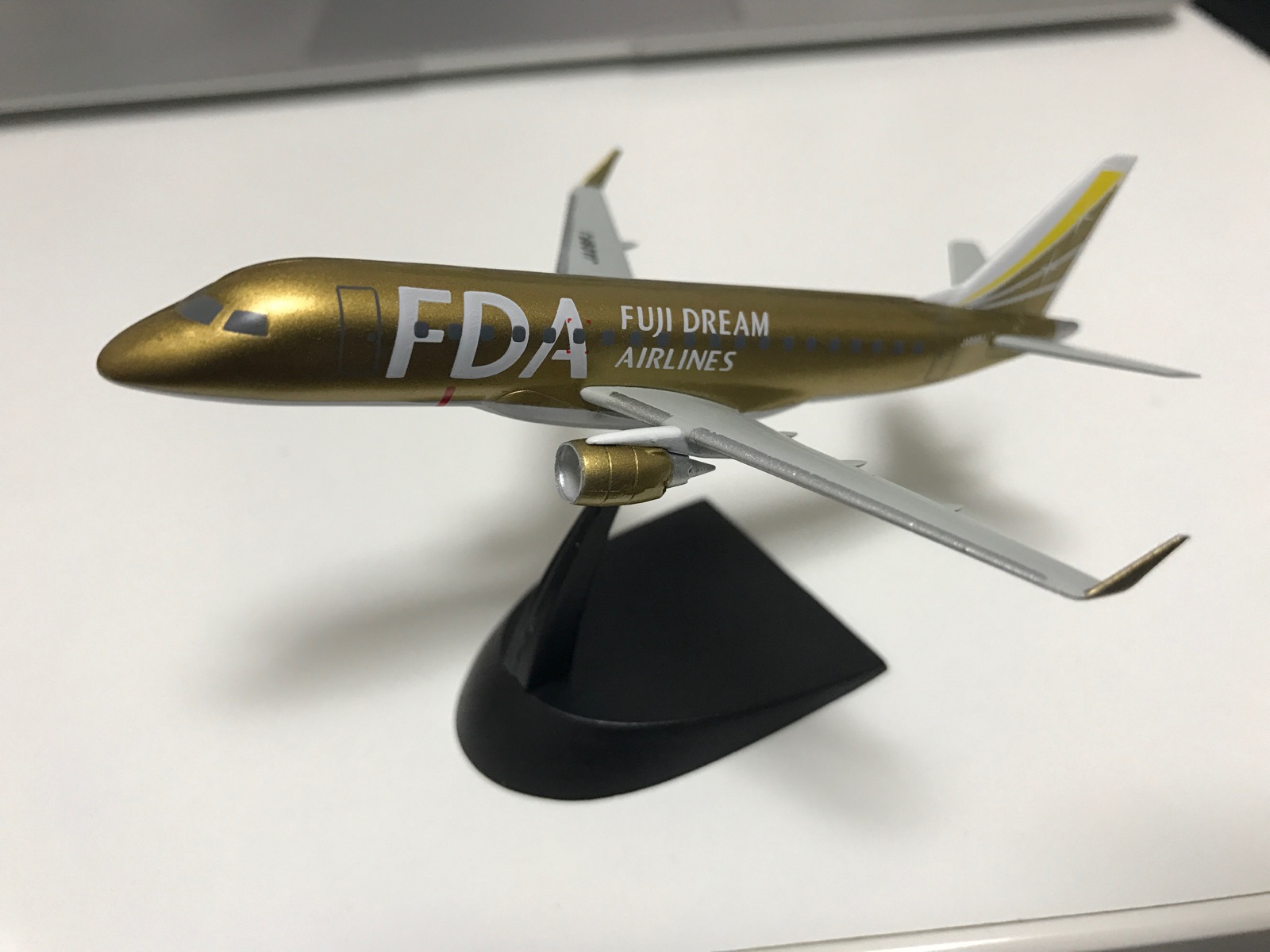 FDA（フジドリームエアラインズ）1/300 エアクラフトモデル（ゴールド