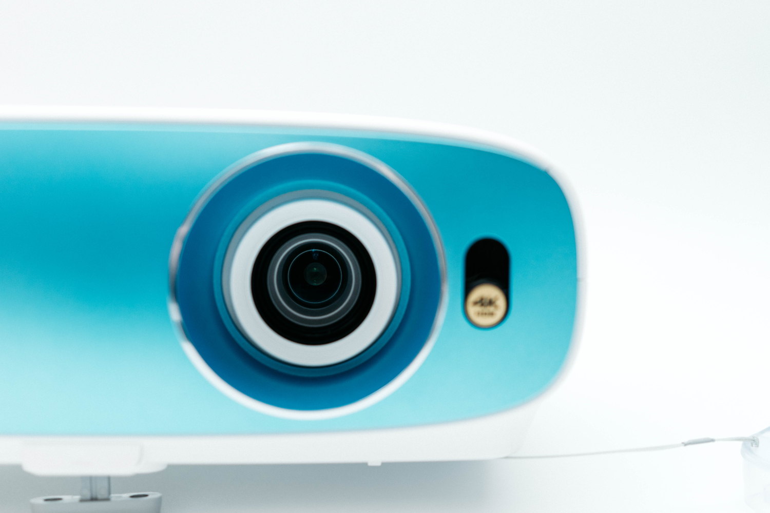 スポーツも映画鑑賞もまるごと楽しむ。BenQの4Kプロジェクター「TK800