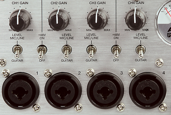 DTM制作の要。オーディオインターフェース AKAI EIE PRO | ギターとDTM