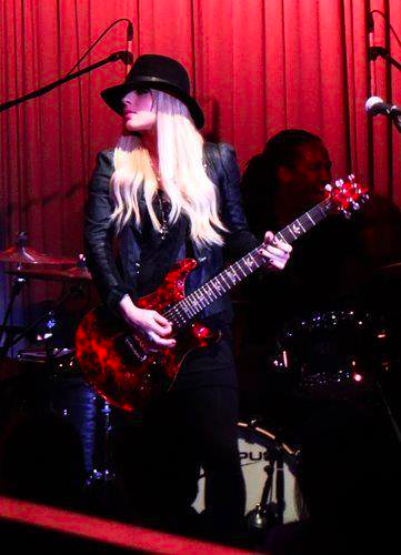 オリアンティ（Orianthi）のギター奏法 | ギターとDTM Toy-Music-Blog