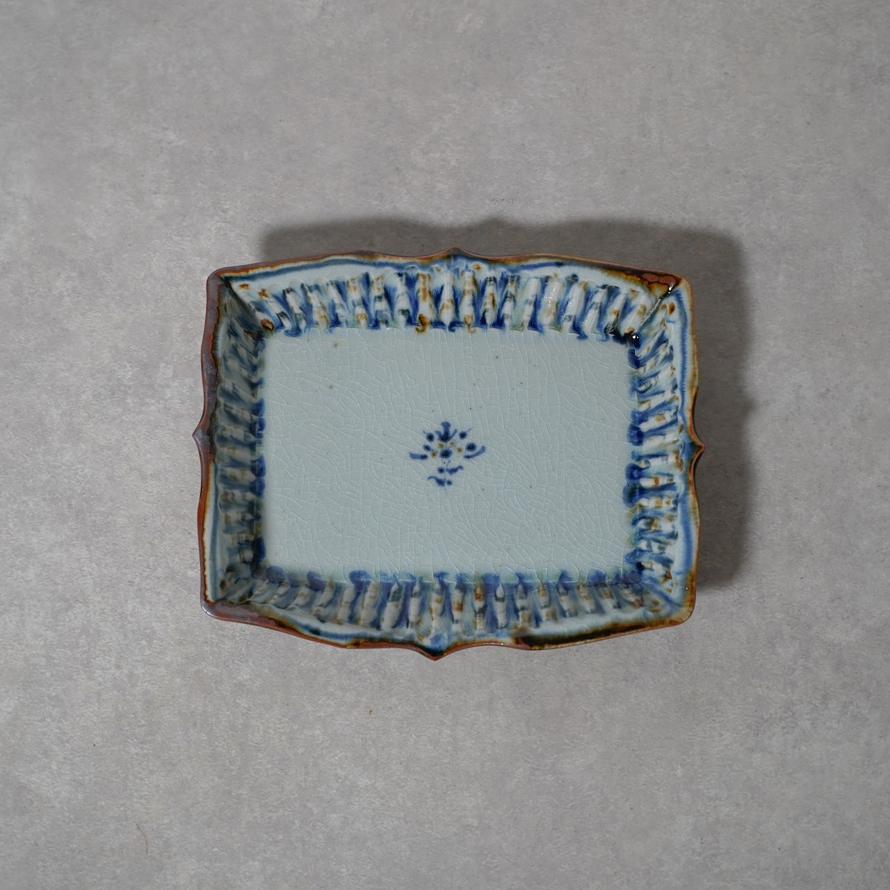 陶房遊 錆青 輪花長方角鉢 │ uutmm.s（アトム）砥部焼専門店