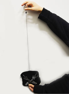 伸びる！メタルポーズ パスポーチ