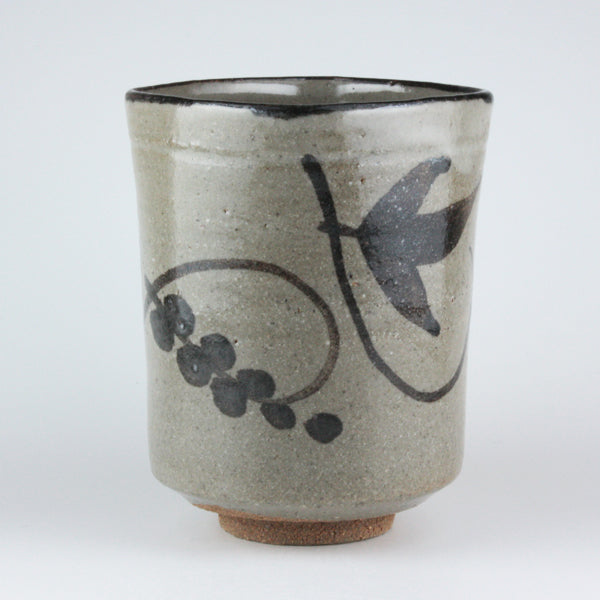 中里太郎右衛門窯 作 絵唐津湯呑（ぶどう） – ギャラリー一番館
