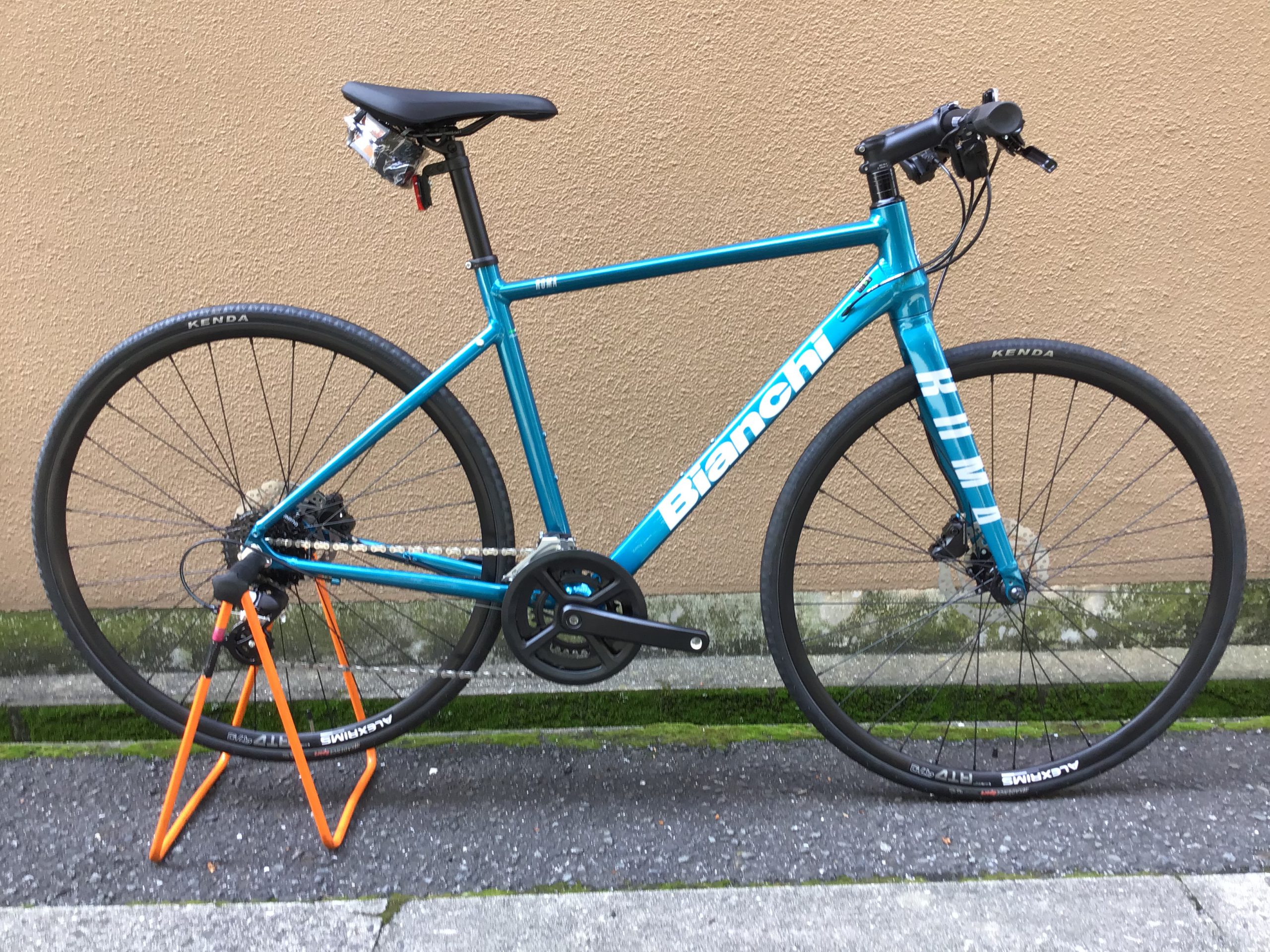 お買得 Bianchi ROMA 3 2×8 DISC 500mm ブルー | トモダサイクル 大阪