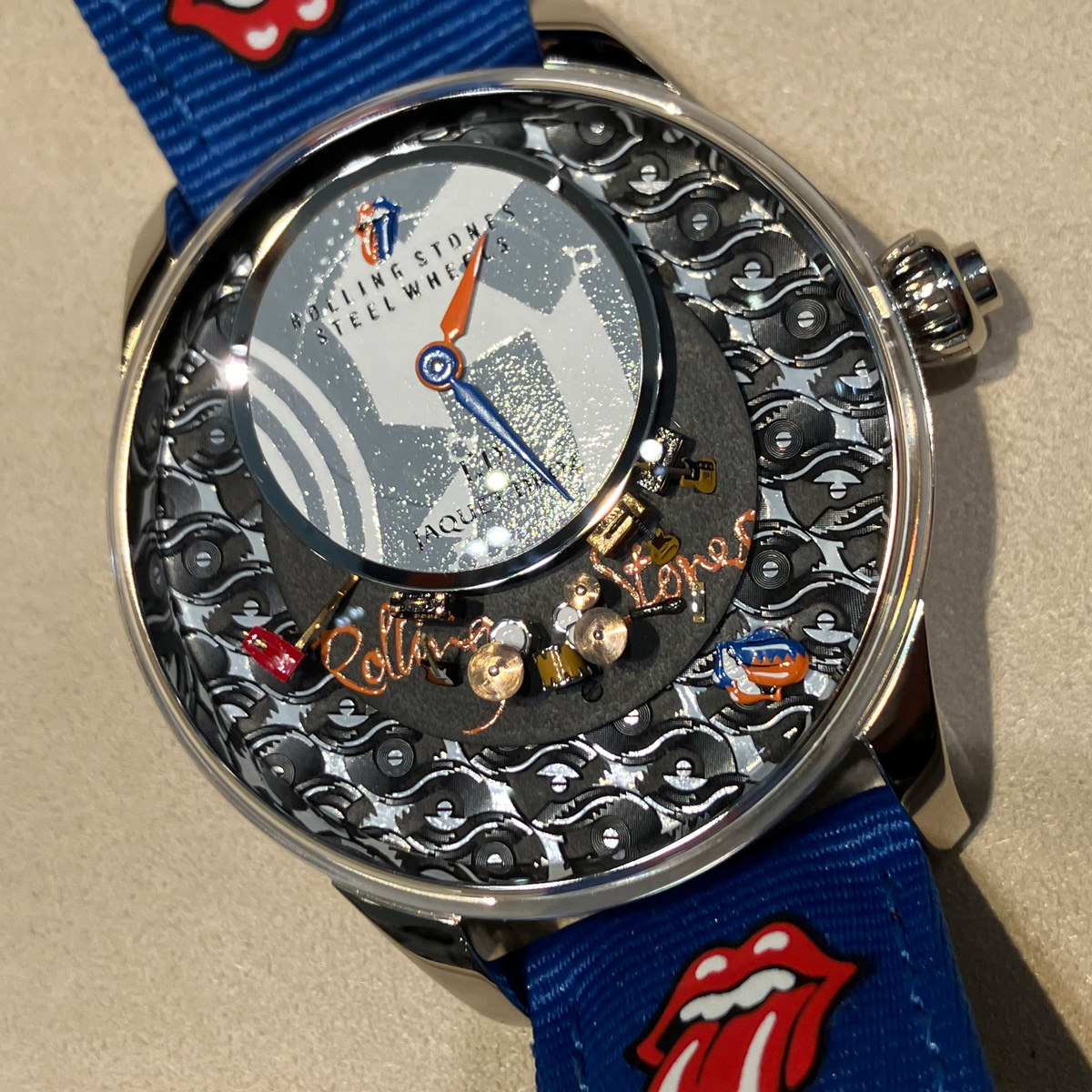 ジャケ・ドローの“史上最高にロック”なユニークピース！「ローリング