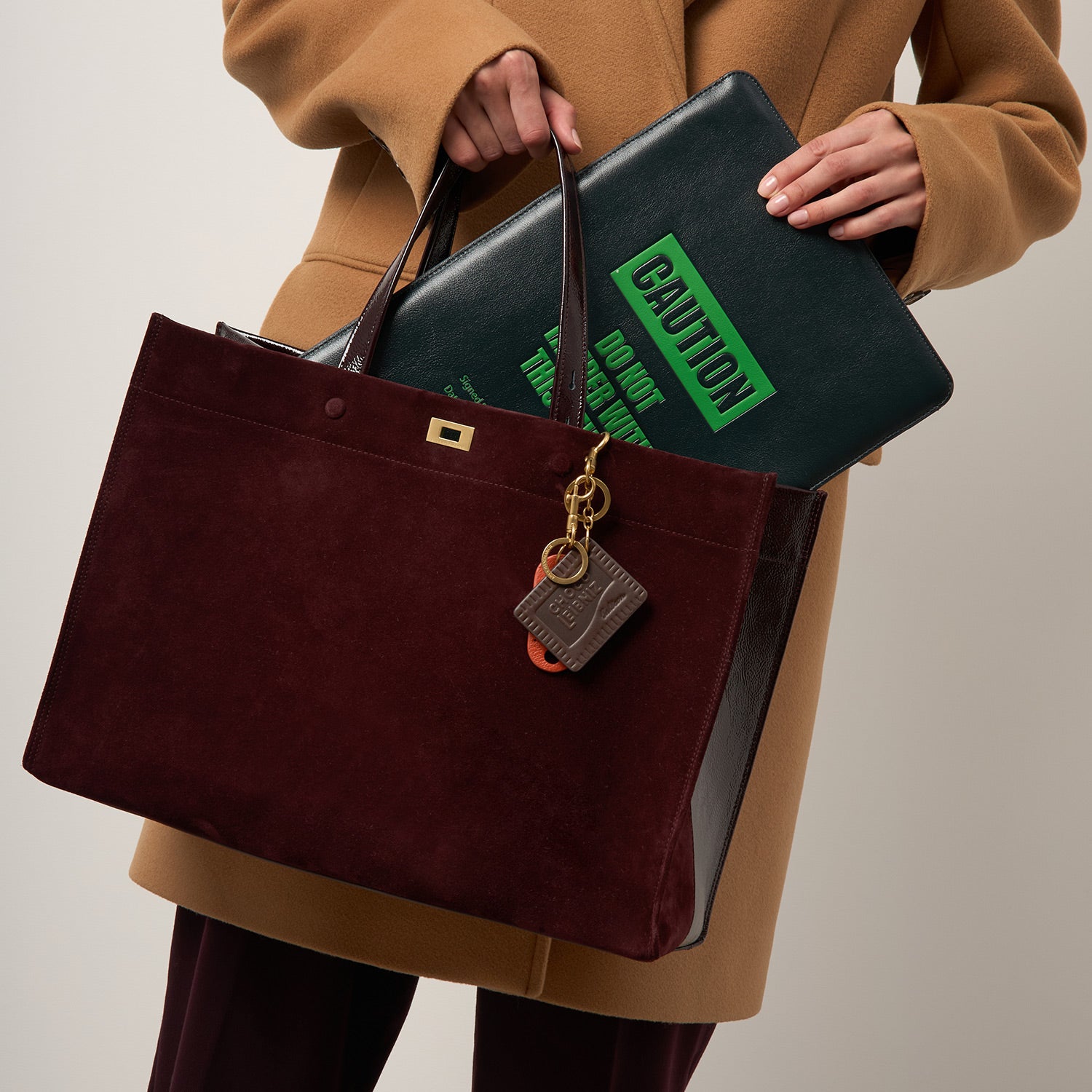 Choco Leibniz」チャーム | Anya Hindmarch JP