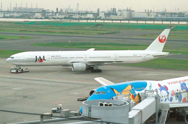 日本航空 B777-300
