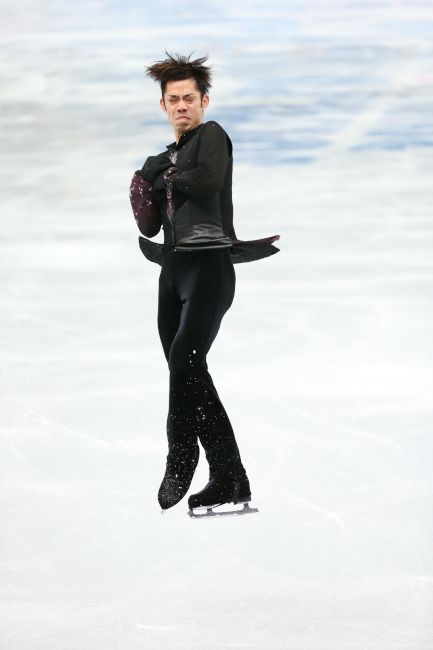 写真特集 - 男子SPを前にジャンプの練習をする高橋大輔 - フィギュア