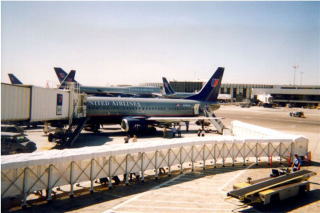 コミューター・エプロンルーフ