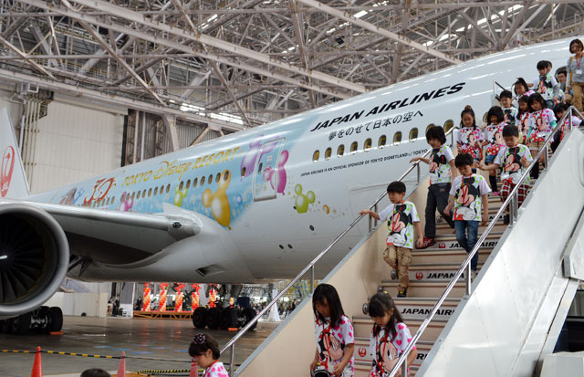 JAL、ディズニー特別塗装機「ハピネスエクスプレス」国内線就航 TDR30周年