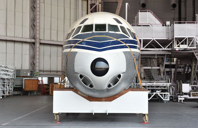 JAL、「空の貴婦人」DC-8富士号を陸送