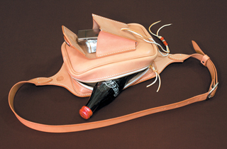 ワンショルダーバッグ（イーグルトレードマークコンチョ） 黒