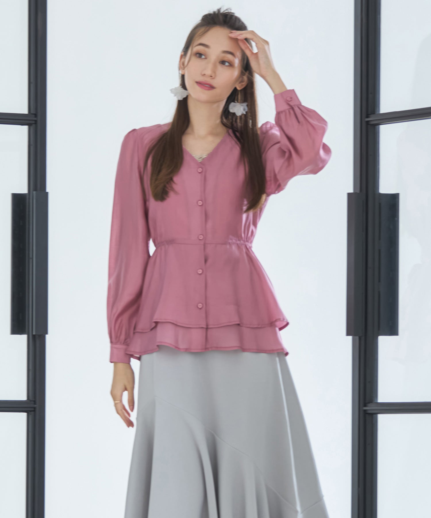 ブラウス 長袖 シアー Vネック ペプラム チェリーピンク – [公式