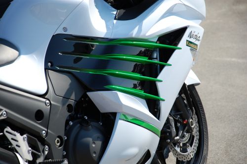 2013ZX-14R ABSホワイトをペイント! 2014モデルにいかがでしょうか