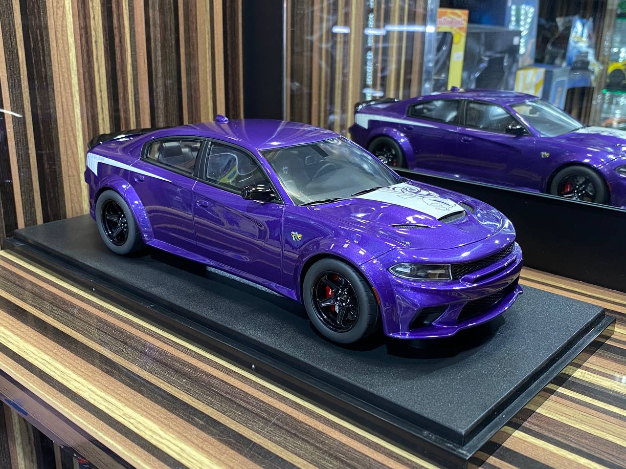 Dodge Charger Super Bee Limited Edition by GT Spirit [1/18 Resin