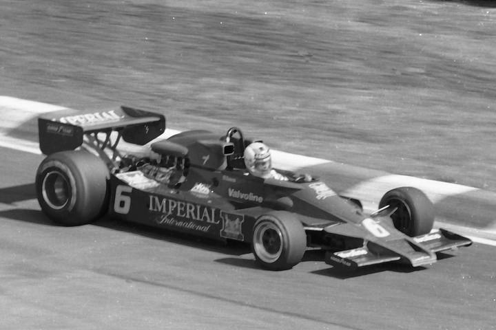 1977年F1日本GP、G..ニルソン車のロータス78がデモラン (Planex) -