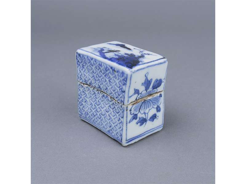 古美術 吉戸 - 古染付屏風箱香合 | 古美術品専門サイト fufufufu.com