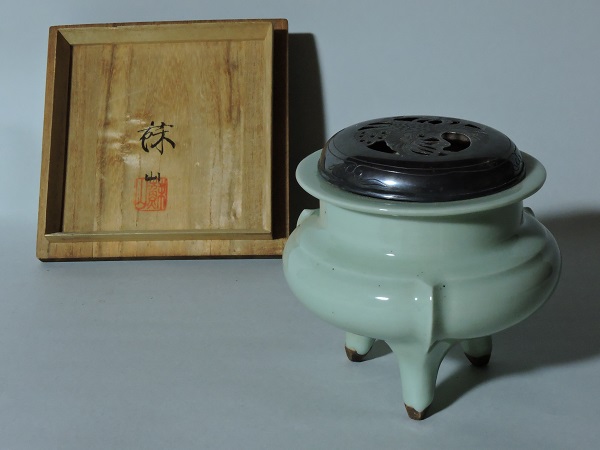 讃岐今昔 - 初代諏訪蘇山青磁袴腰香炉 | 古美術品専門サイト fufufufu.com
