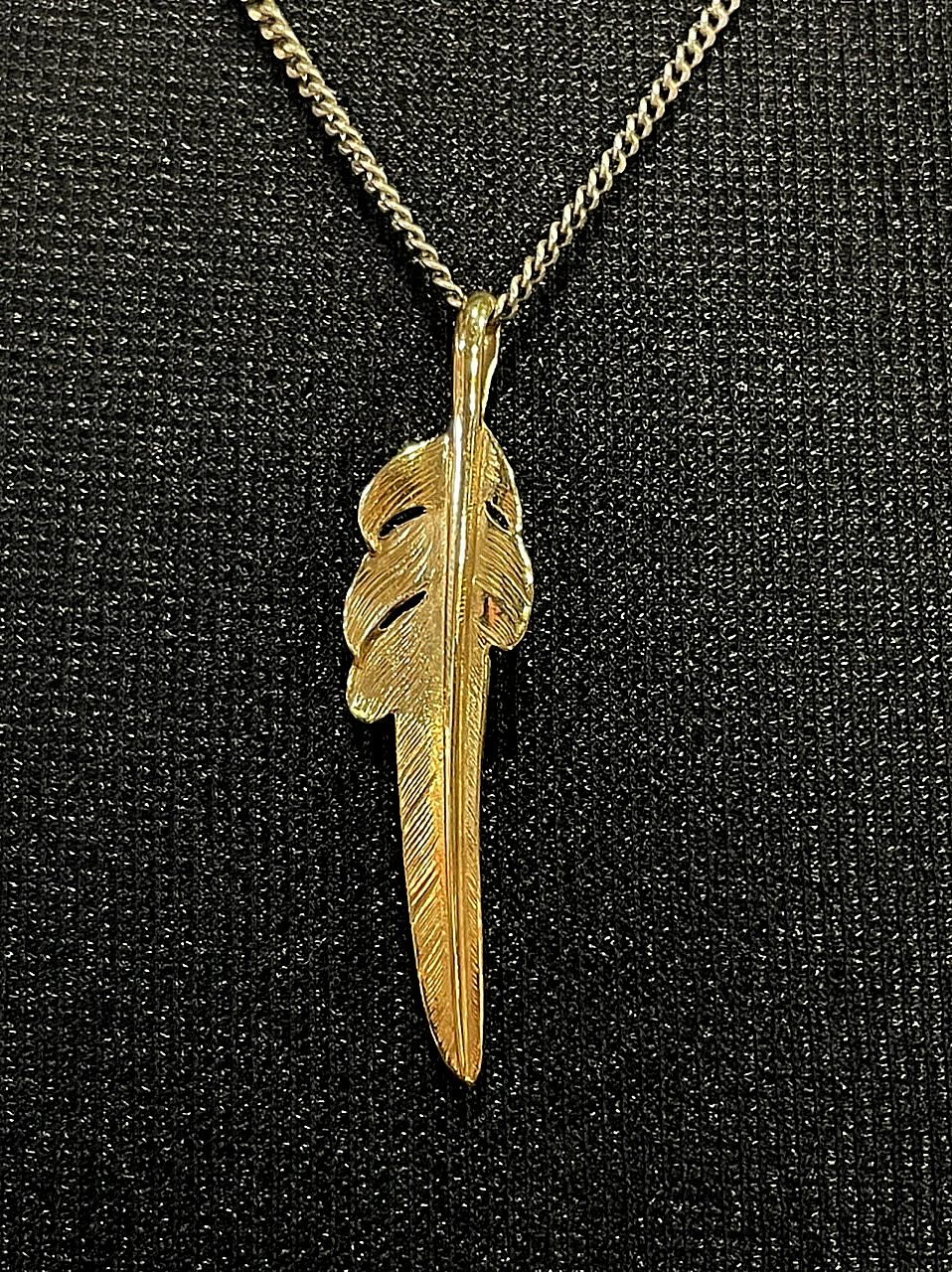 LARRY SMITH 18K GOLD KAZEKIRI FEATHER PENDANT No. 28 SMALL EFNL