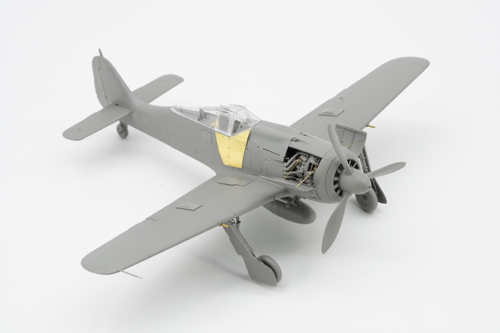 フォッケウルフ Fw190 A-8 4in1（R2/R6/R7/R8） | 株式会社 ハセガワ