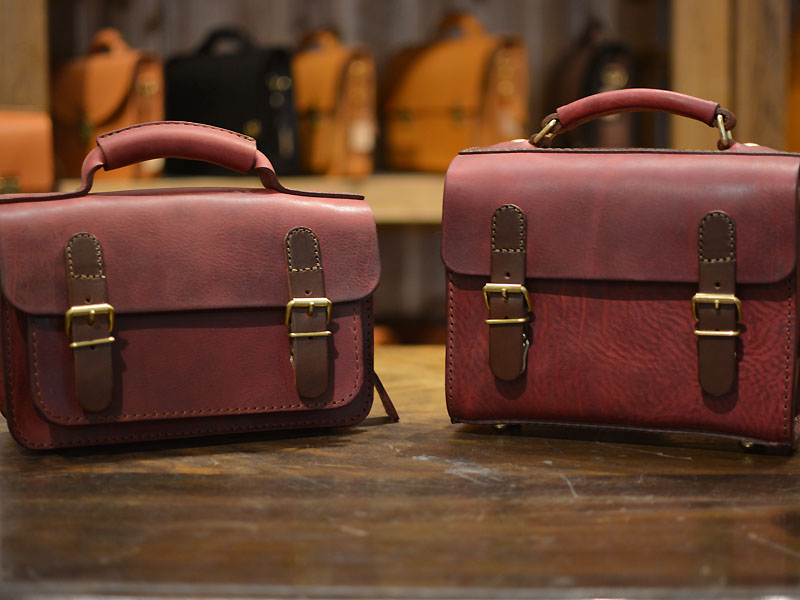 本店のワインレッドモデル！ついにその全貌が！！｜革鞄・革小物のHERZ
