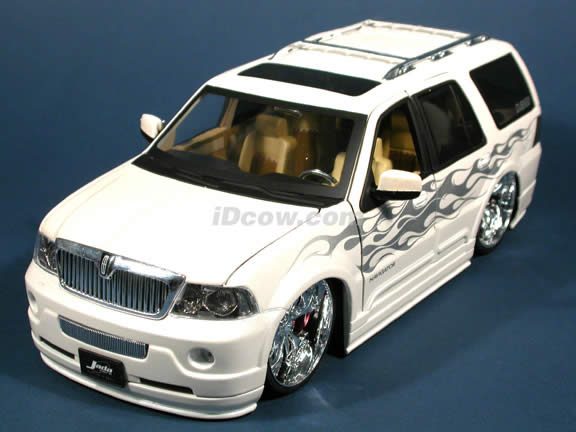 2003 Lincoln Navigator diecast model SUV with Spintek 