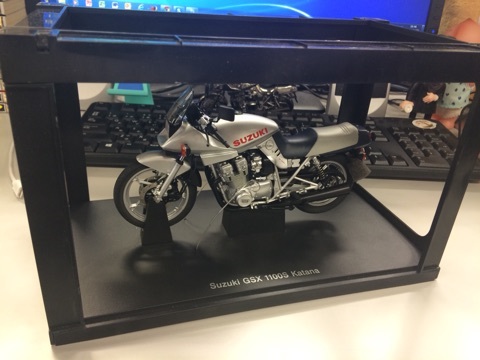 AUTOART GSX1100S KATANAオートアート製の1/12カタナダイキャスト