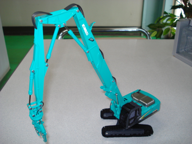 コベルコの建機模型 SK350DLC ロングアーム の詳細 - KYOWA 建設機械の