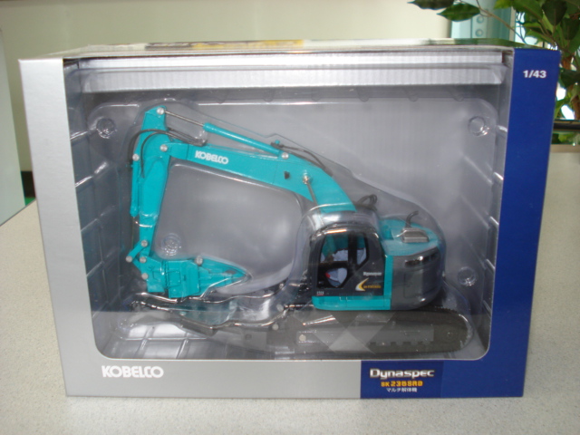 コベルコの建機ミニチュア SK235SRマルチ解体機仕様の詳細 - KYOWA