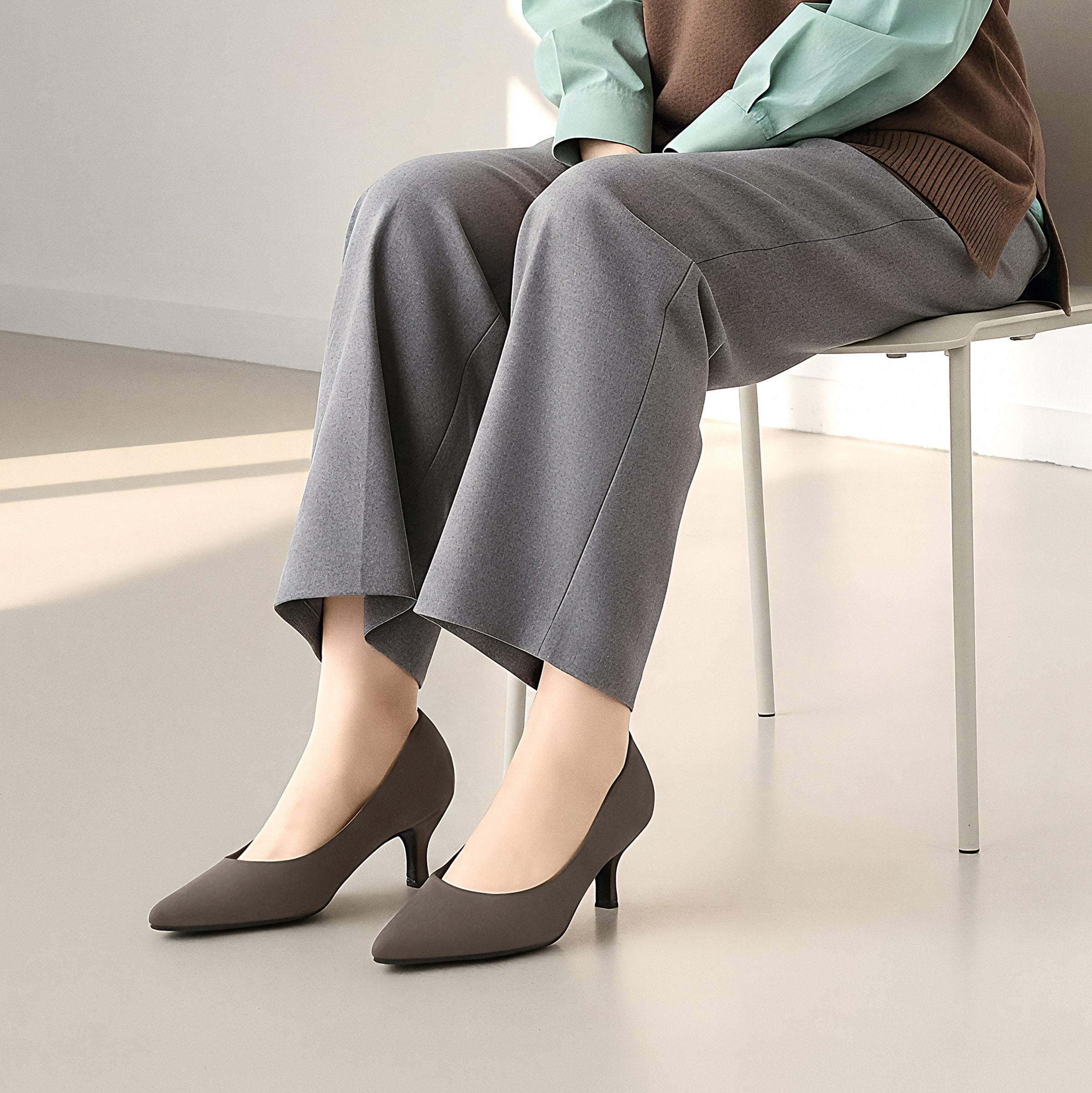 15%OFF：2025AW：ポインテッドトゥ スエードパンプス（m55225）トープ