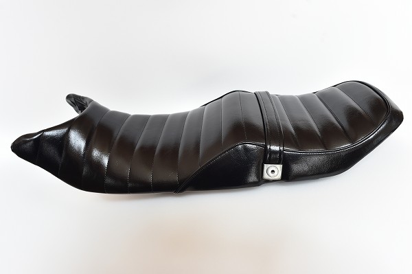 HONDA ホンダ VT250 アンコ抜き タックロール バイクシート張替え