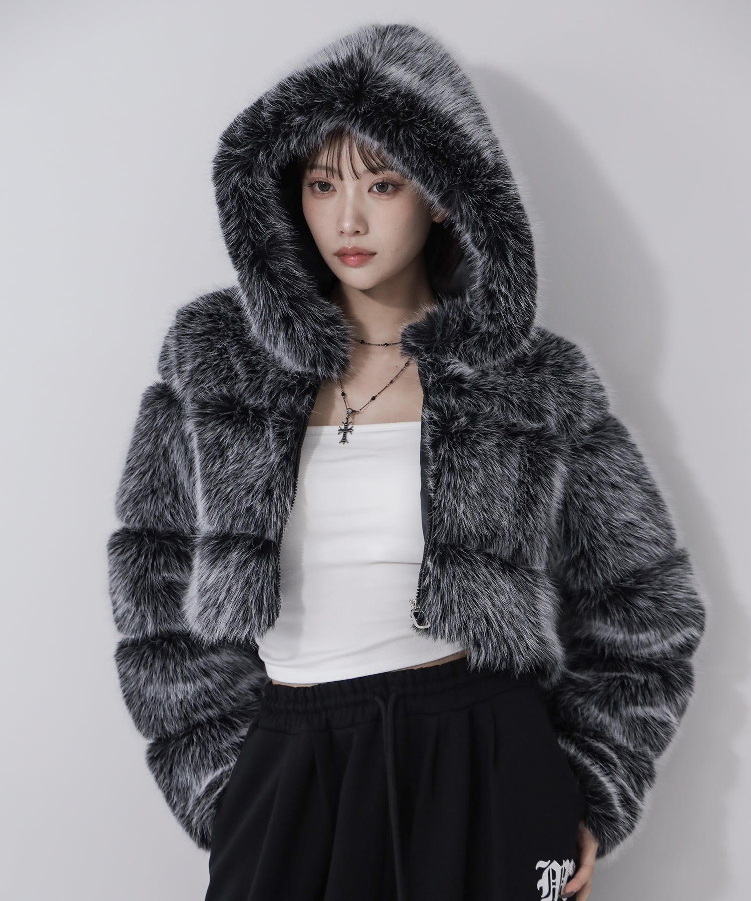 フェイクファーフーディショートコート ／ fake fur hoodie short coat