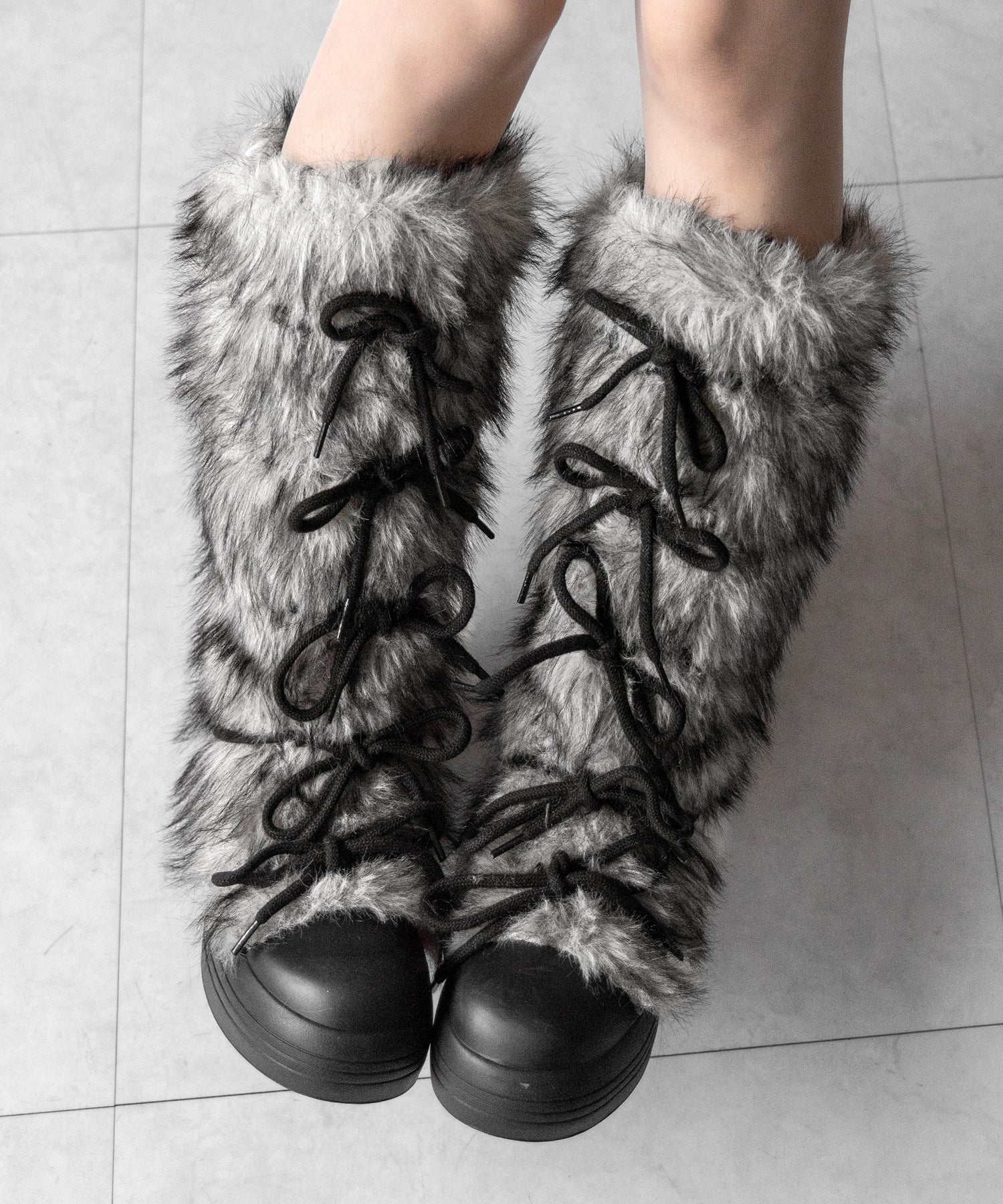 ボリュームフェイクファーレースアップロングブーツ ／ volume fake