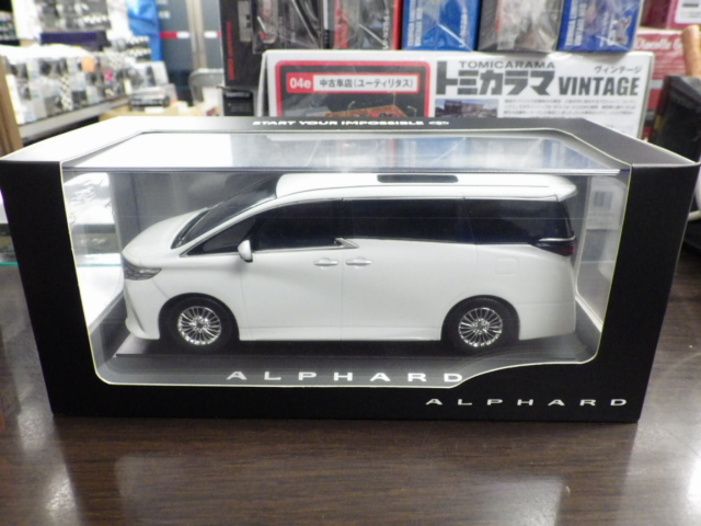 トヨタ アルファード 30系前期モデル 1/30 ミニカー ホワイトパール