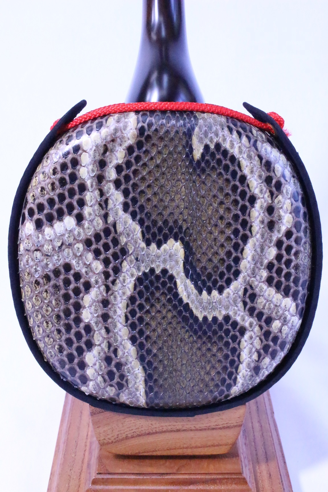 ◇本格◇縞黒檀三線（両面本皮一枚張り） 【8点セット付き】 三線