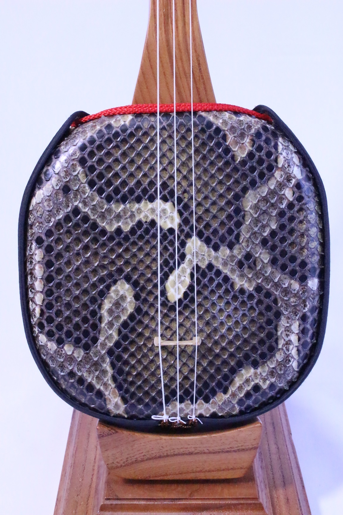 ◇銘木シリーズ◇欅三線【8点セット付き】 三線・木工品の販売｜宮古