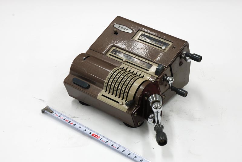 機械式卓上計算器 PILOT P-1 | 卓上計算器およびタイプライター | 第2
