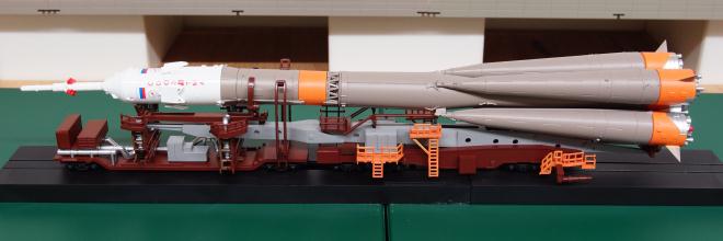 ソユーズロケット＋搬送列車」組み立てました