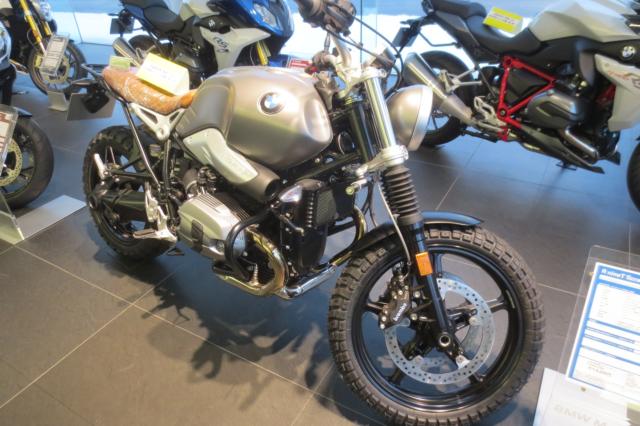 R nineT Scrambler にクラッシュバー&リアキャリア装着 – BMW Motorrad