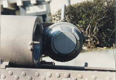 靖国神社の九六式十五榴（1998ごろ）