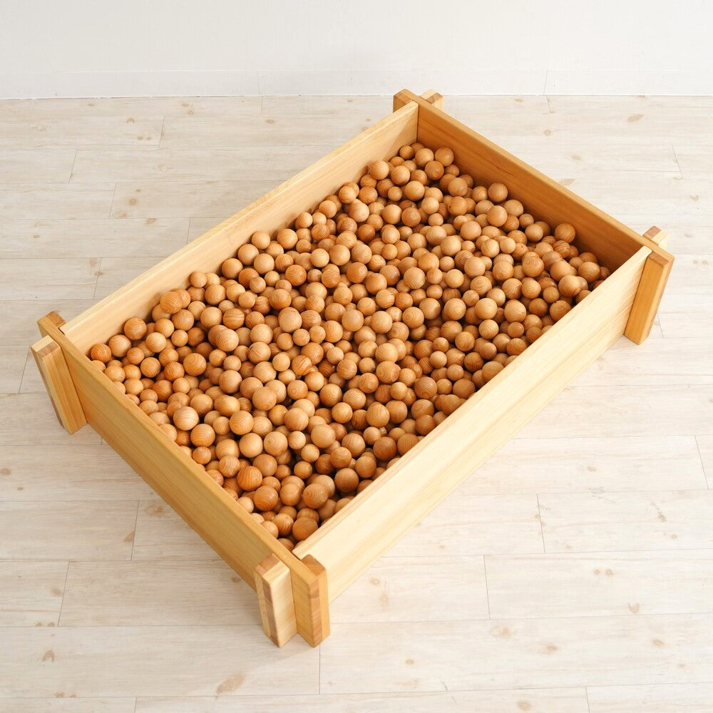 全身で木を感じる、0歳からの室内遊具 – なかよしライブラリー