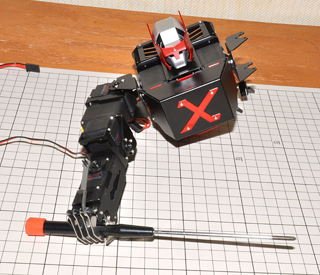 週刊ロボゼロ」第28号 胴体よりも重く立派な右腕！: YUJIの、とろ