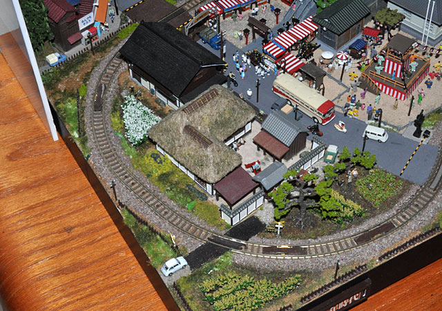 鉄道模型少年時代」細部に草を植えて実感的に: YUJIの、とろくさい日記