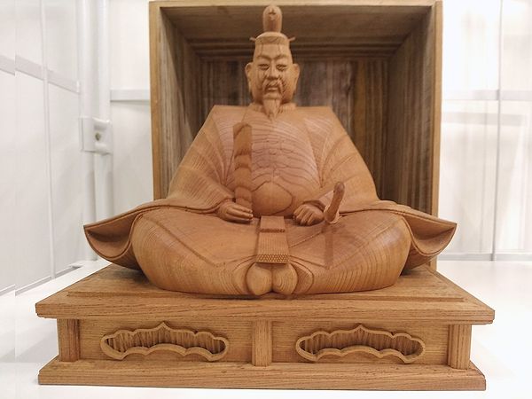 葛飾区東金町にて、横山一夢の木彫「菅公」、阿部誠の「利休居士像