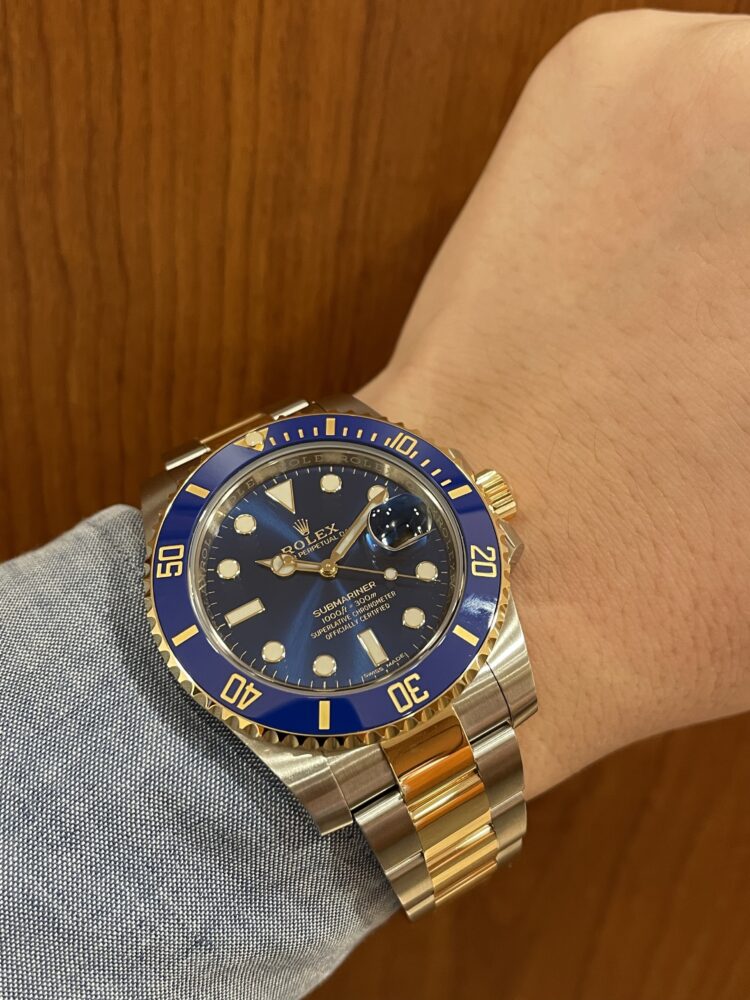 ゴールドが際立つ青サブ ｜ ロレックス【Q-Snap】