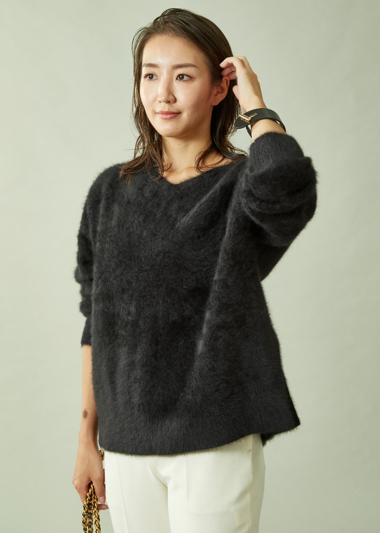 柔らかな温もりに包まれる プルミエ アロンディスモンの名品ニット