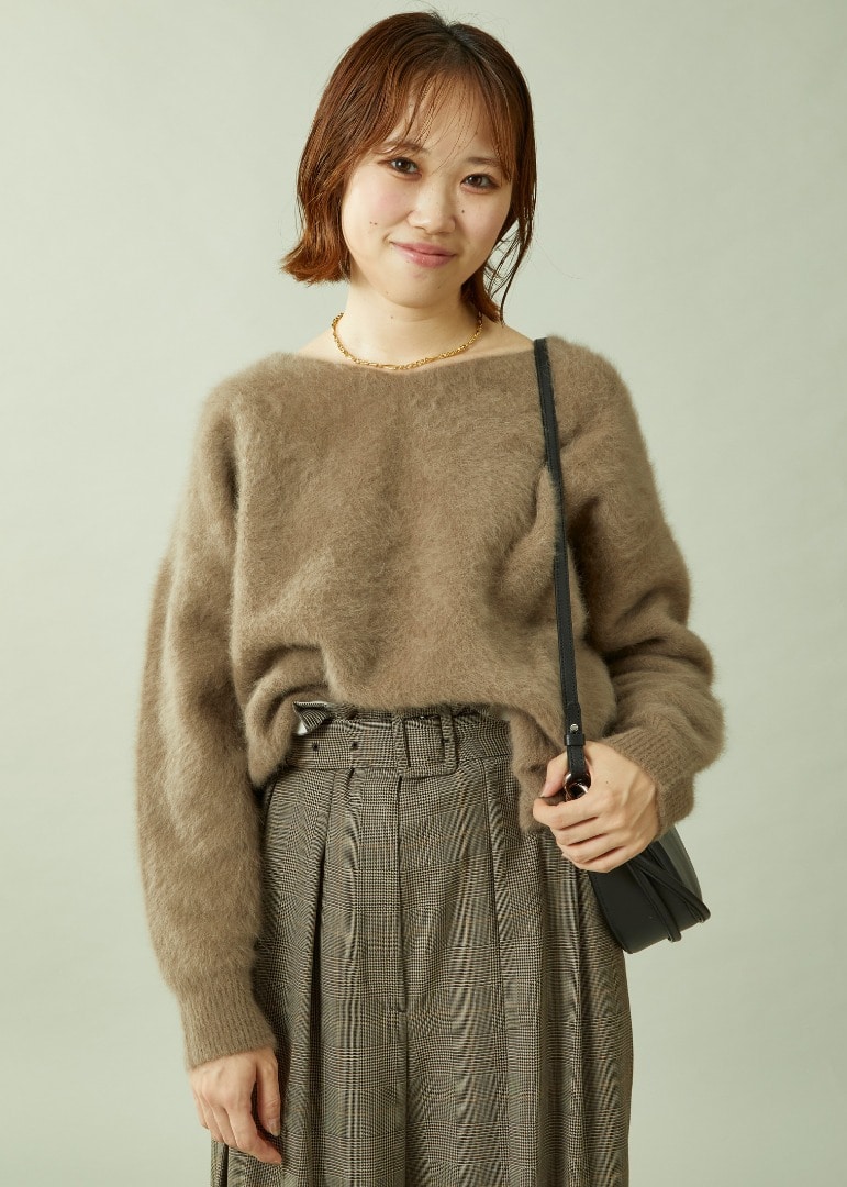 柔らかな温もりに包まれる プルミエ アロンディスモンの名品ニット