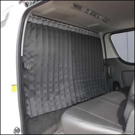 ハイエース専用設計 カーテンキットを販売。 カスタムパーツ専門店